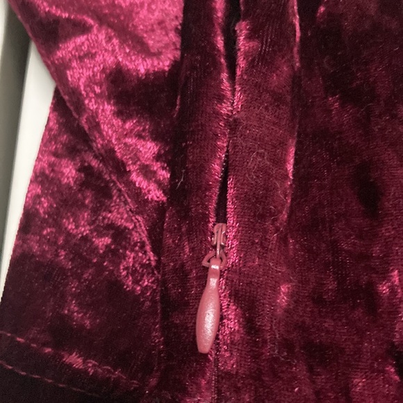 Burgundy Velvet Dress - Girl - Small - Picture 4 of 4